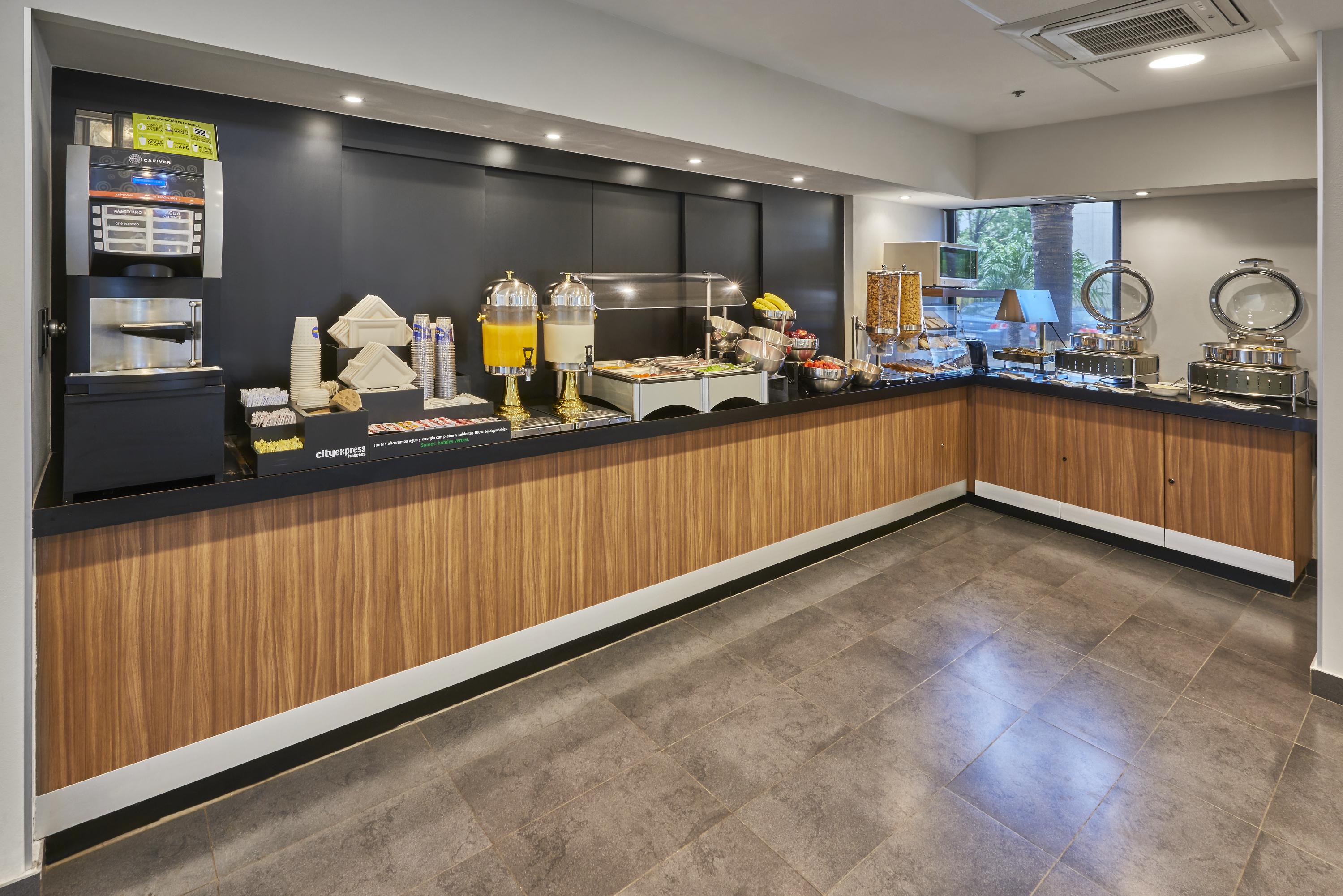 City Express By Marriott Irapuato Εξωτερικό φωτογραφία