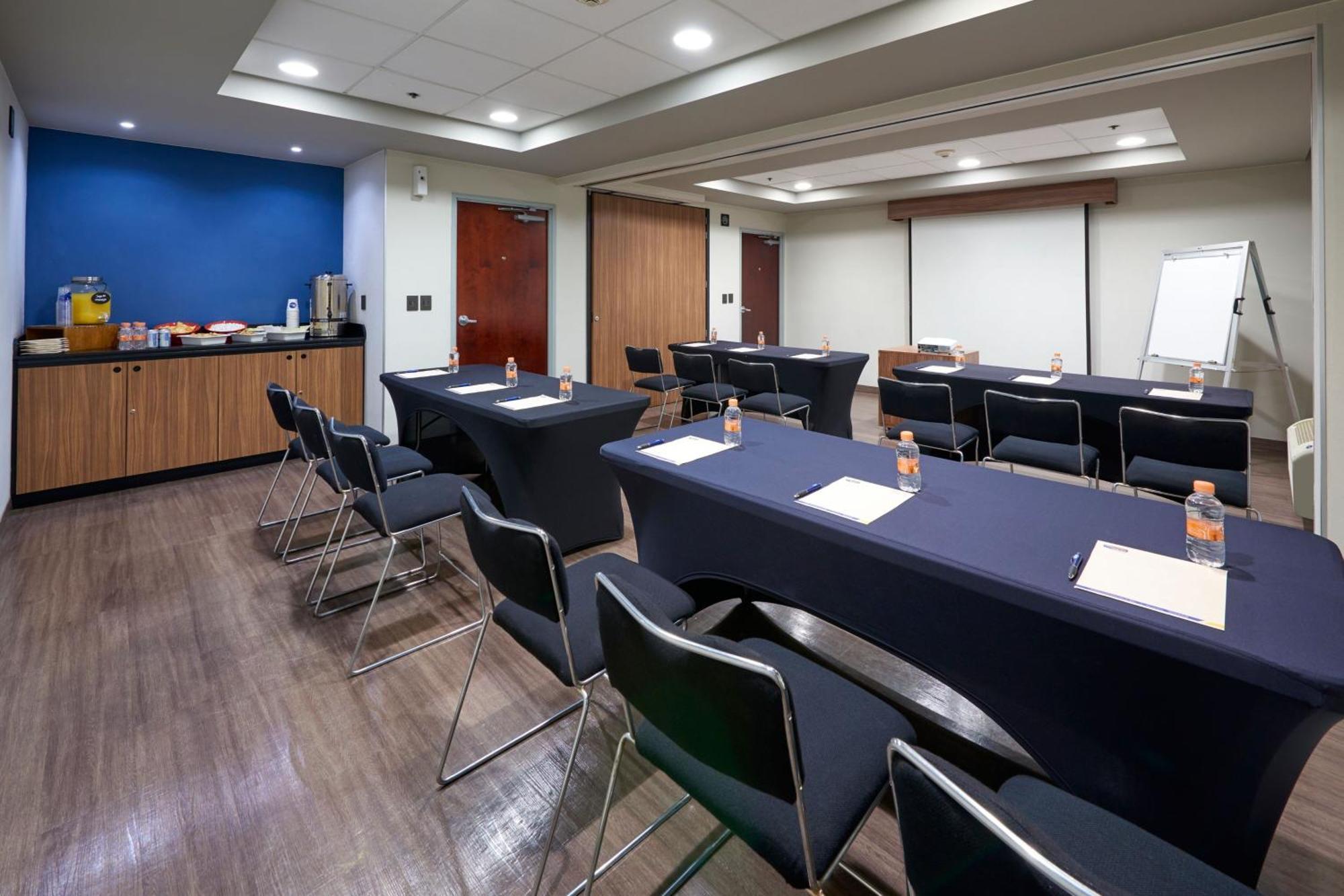 City Express By Marriott Irapuato Εξωτερικό φωτογραφία