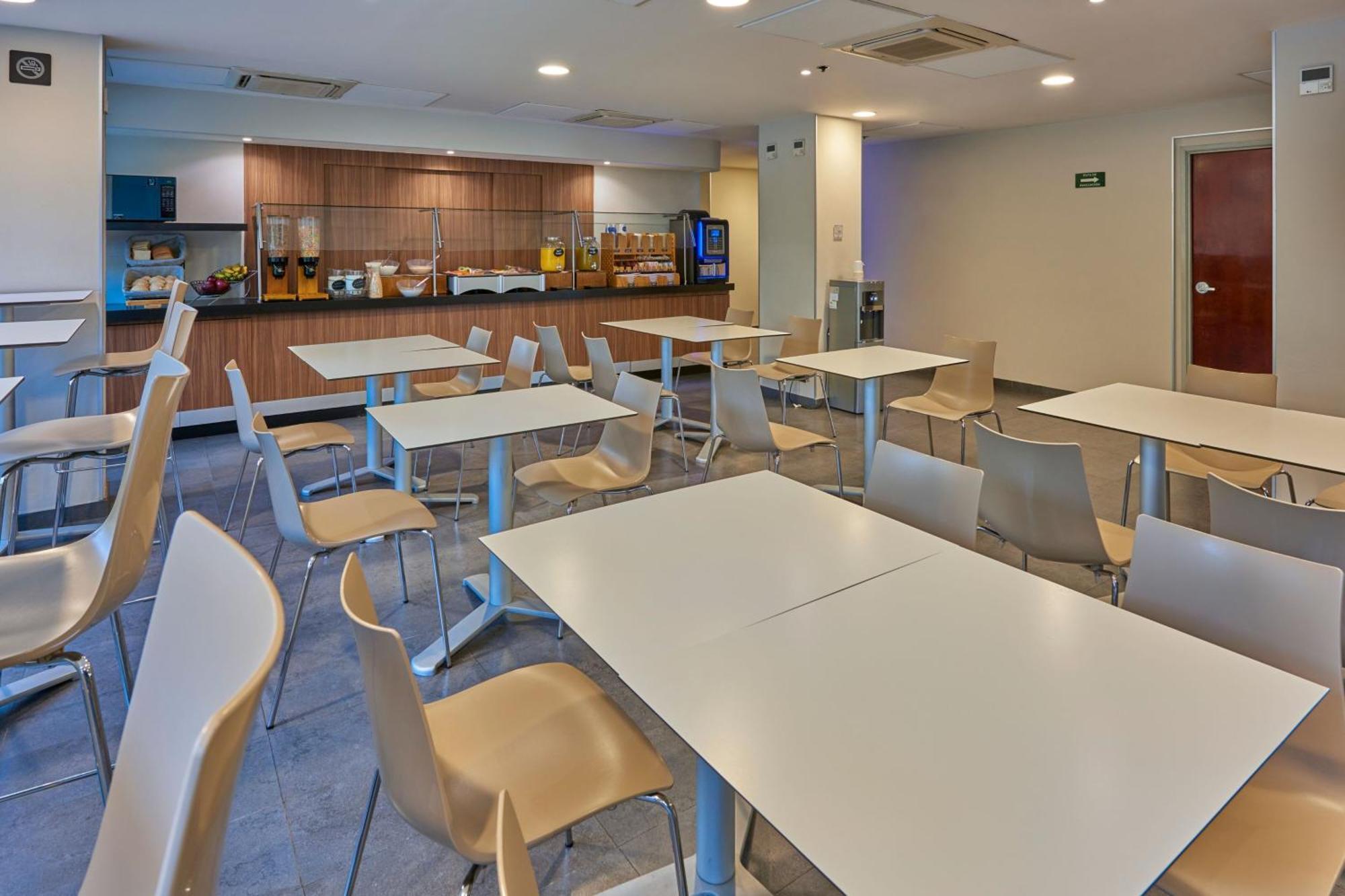 City Express By Marriott Irapuato Εξωτερικό φωτογραφία