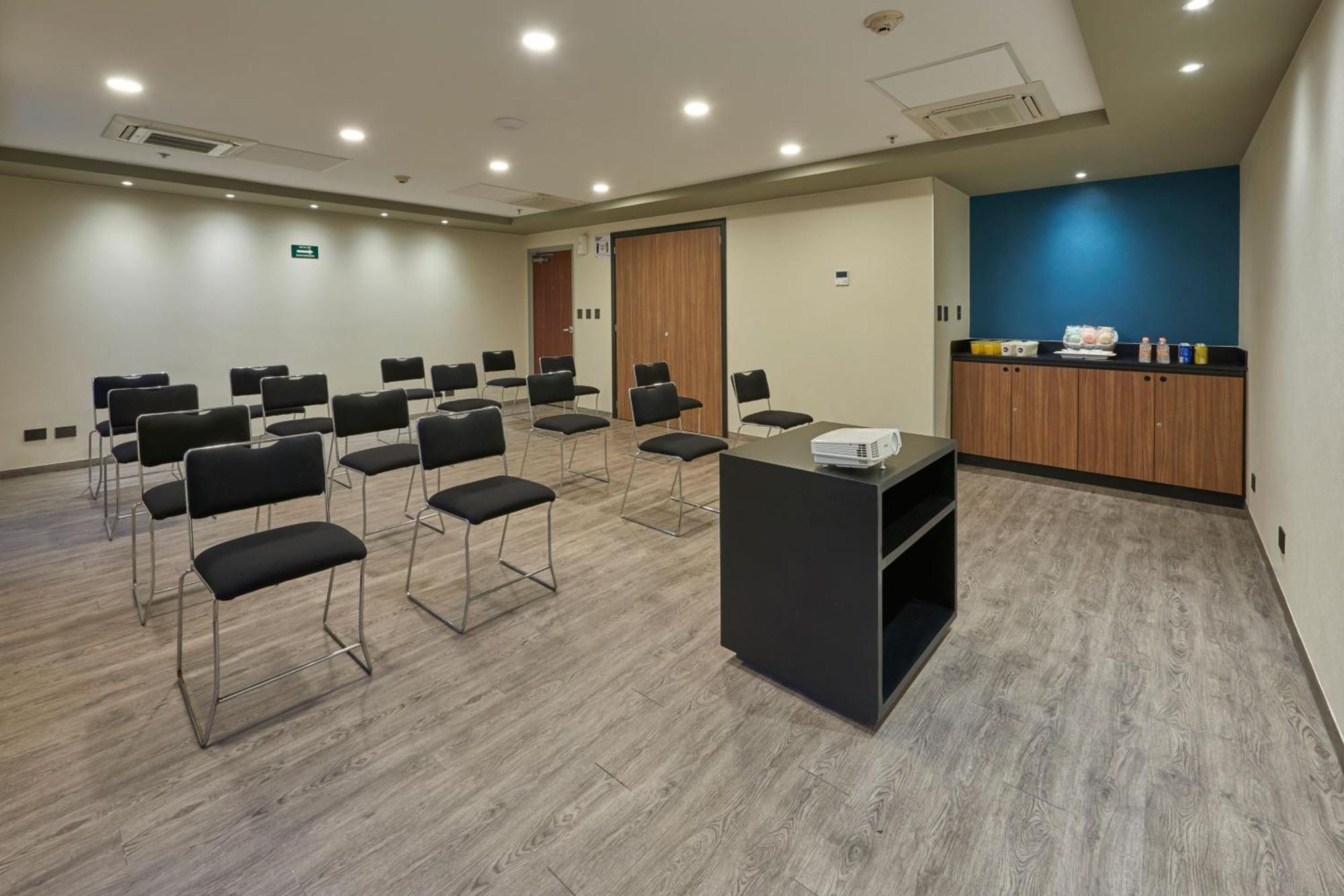 City Express By Marriott Irapuato Εξωτερικό φωτογραφία