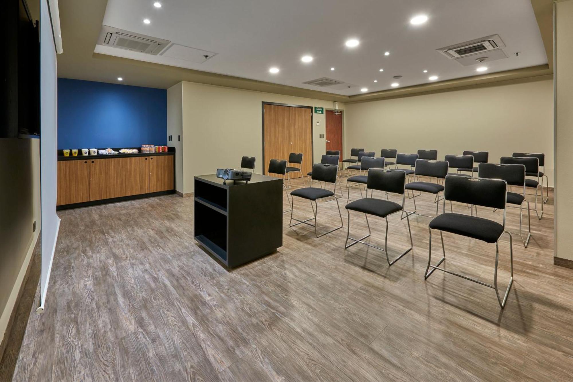 City Express By Marriott Irapuato Εξωτερικό φωτογραφία