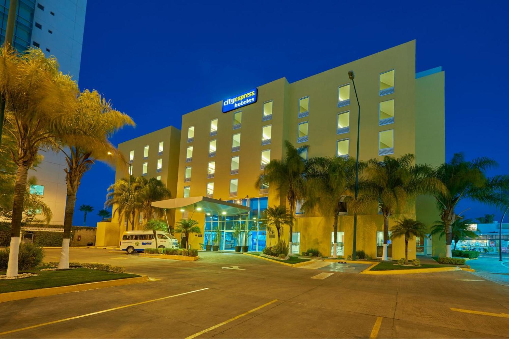 City Express By Marriott Irapuato Εξωτερικό φωτογραφία