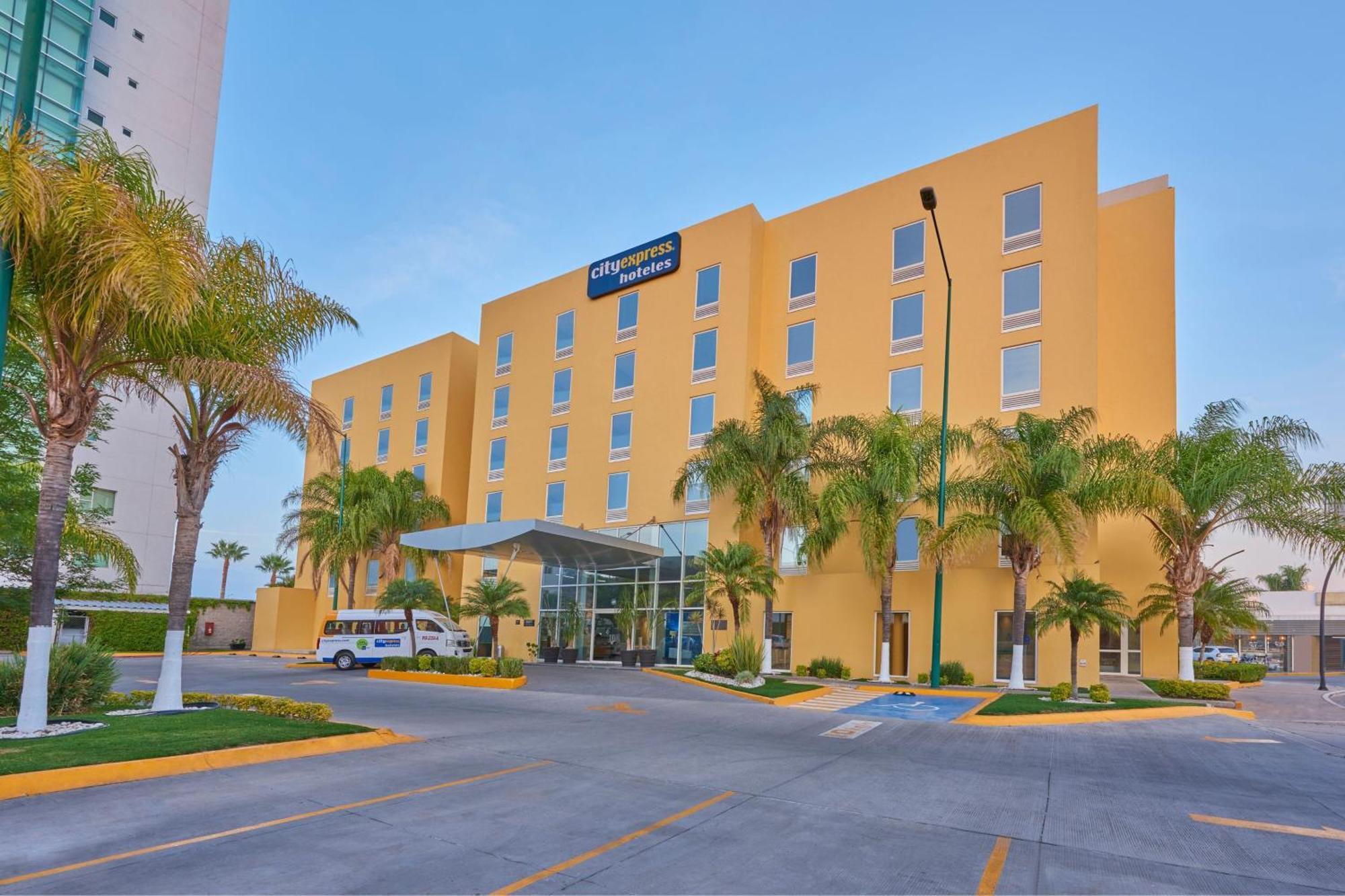 City Express By Marriott Irapuato Εξωτερικό φωτογραφία